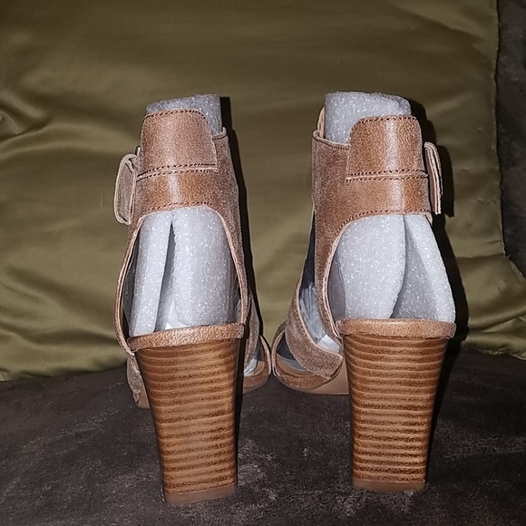 NW Jerianne Leather Dress Sandal - Picture 4 of 5